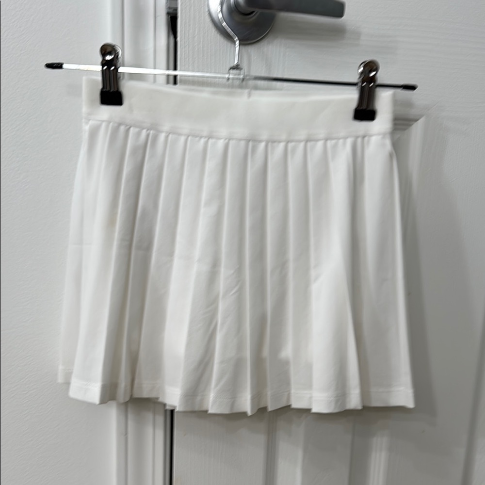 Athleta White tennis skirt worn once girls M 8-10